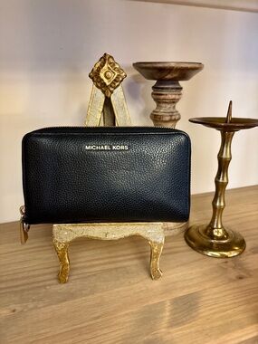 Michael Kors Jet Set Travel Large Zip Around Wallet